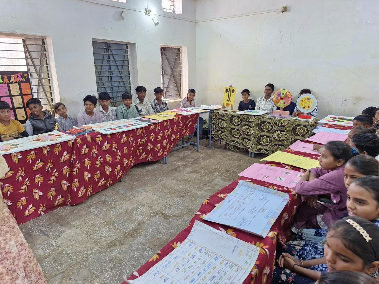 नेशन बुलेटिन धार। पीएम श्री विद्यालय झकनावदा में टीएलएम प्रदर्शनी का आयोजन, 80 विद्यार्थियों ने दिखाई रचनात्मक प्रतिभा।