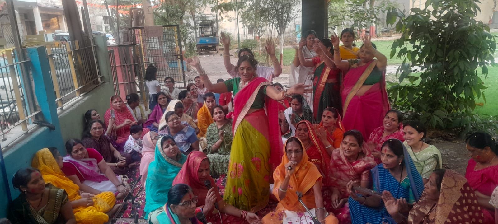 नेशन बुलेटिन धार। अन्नपूर्णा रोड रिवेन्यू नगर नर्मदेश्वर महादेव मंदिर परिसर अग्रवाल समाज द्वारा फाग उत्सव ।