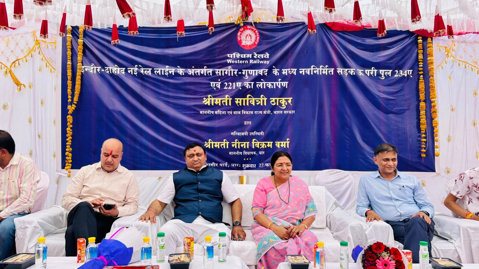 नेशन बुलेटिन धार। केंद्रीय मंत्री श्रीमती सावित्री ठाकुर ने 107 करोड़ की लागत से सागौर एवं मानपुर के दो रेलवे ओवर ब्रिज जनता को किये समर्पित।