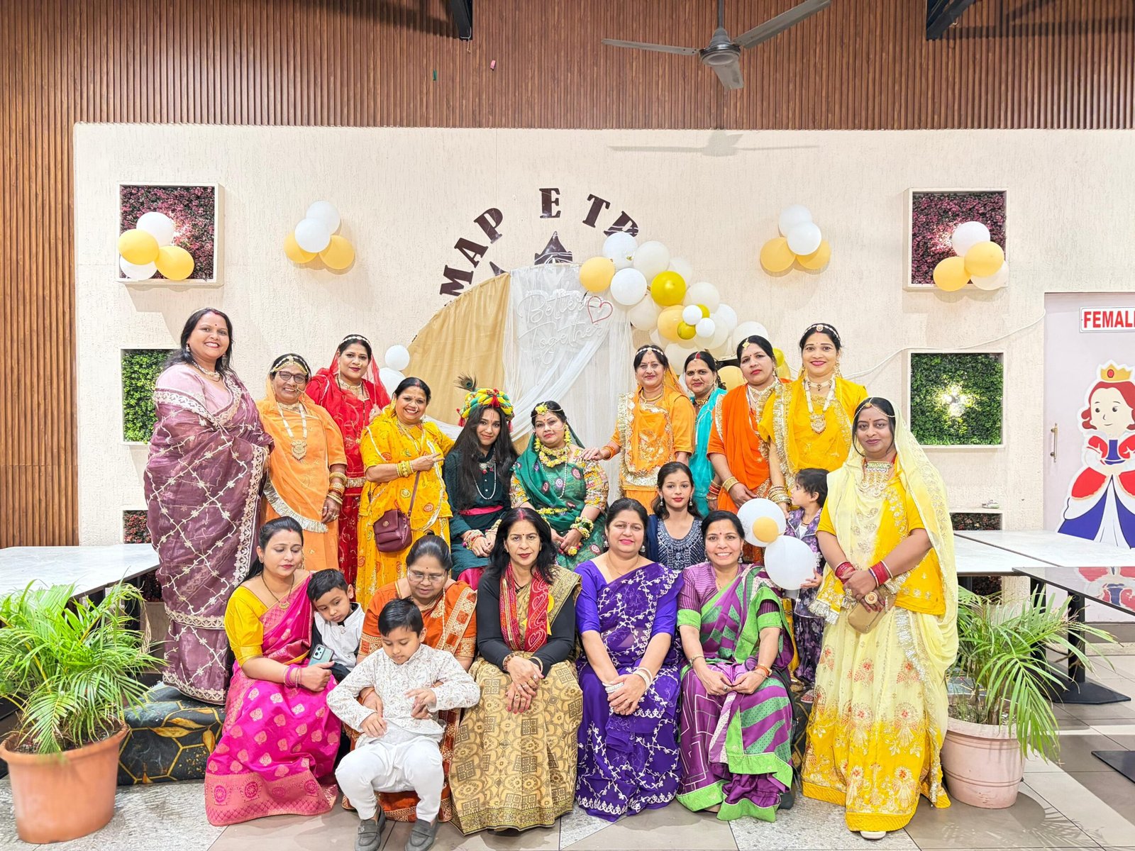 नेशन बुलेटिन धार। सरयू  पारीण ब्राह्मण महिला समिति ने फाग उत्सव मनाया।