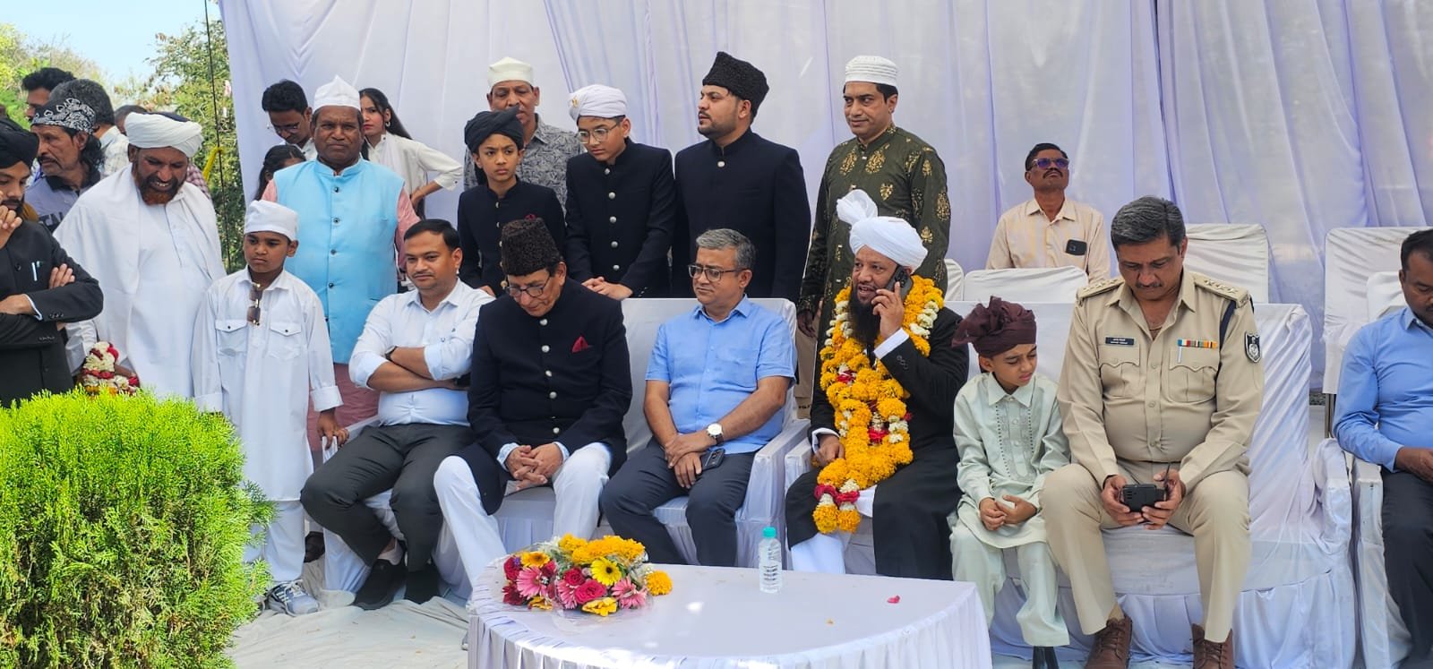 नेशन बुलेटिन धार। धार में हर्षोल्लास के साथ मनाई गई ईद-उल-फितर, लाट मस्जिद में अदा हुई विशेष नमाज़।