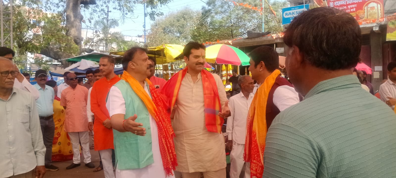 नेशन बुलेटिन धार। विट्ठल रूक्मणि संस्था ने , चाणक्यपुरी चौराहे पर 51 फुट की मध्य प्रदेश की सबसे बड़ी गुड़ी बांधी गई।