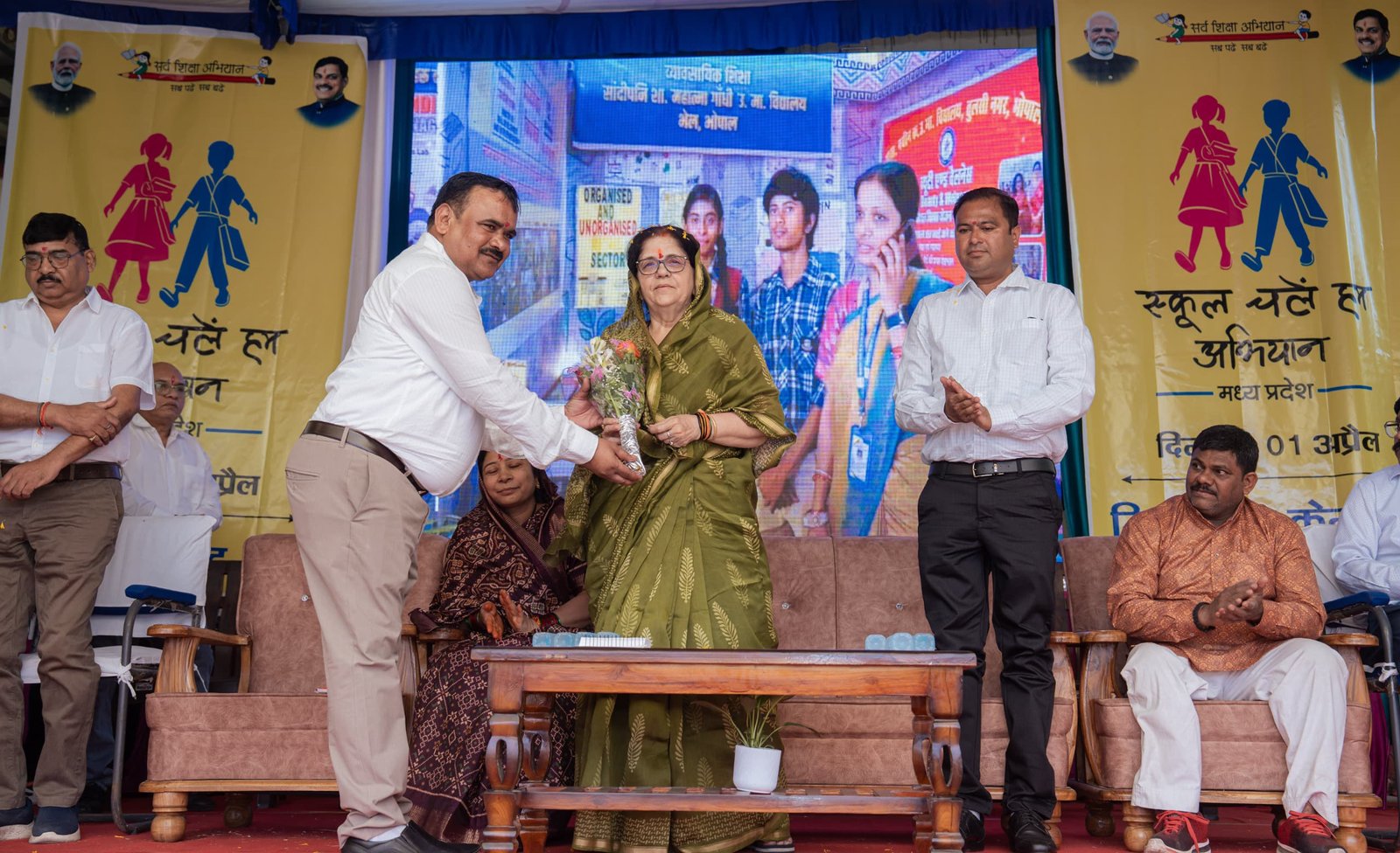 नेशन बुलेटिन धार। स्कूल चले अभियान के तहत भोज कन्या विद्यालय में जिला स्तरीय प्रवेशोत्सव संपन्न।