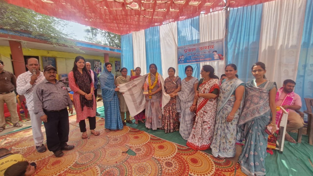 नेशन बुलेटिन धार। स्कूल चले हम अभियान के अंतर्गत पीएम श्री विद्यालय झकनावदा में मनाया प्रवेशोत्सव।