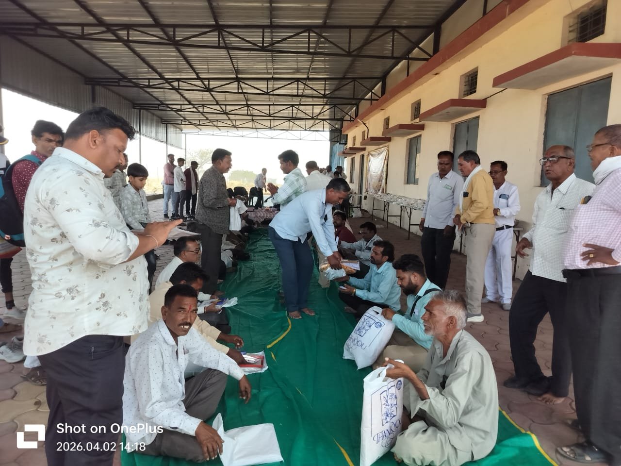 नेशन बुलेटिन धार। दानवीर राजा बली मालवीय बलाई समाज सामुहिक विवाह समिति धार द्वारा २३ पंजीकृत जोडो़ को सामग्री वितरित की।