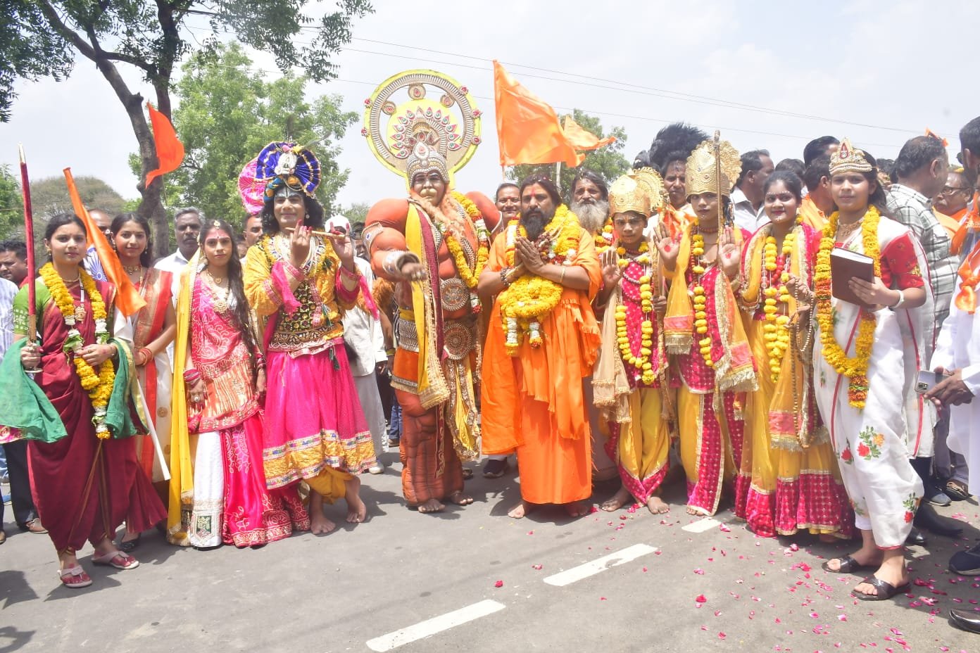 नेशन बुलेटिन धार। तिल्लौर खुर्द से पिपलिया लोहार खेड़ापति आश्रम भागवत कथा कलश यात्रा,महा मंडलेश्वर लेगे 72 घंटे भू- समाधि साधना।