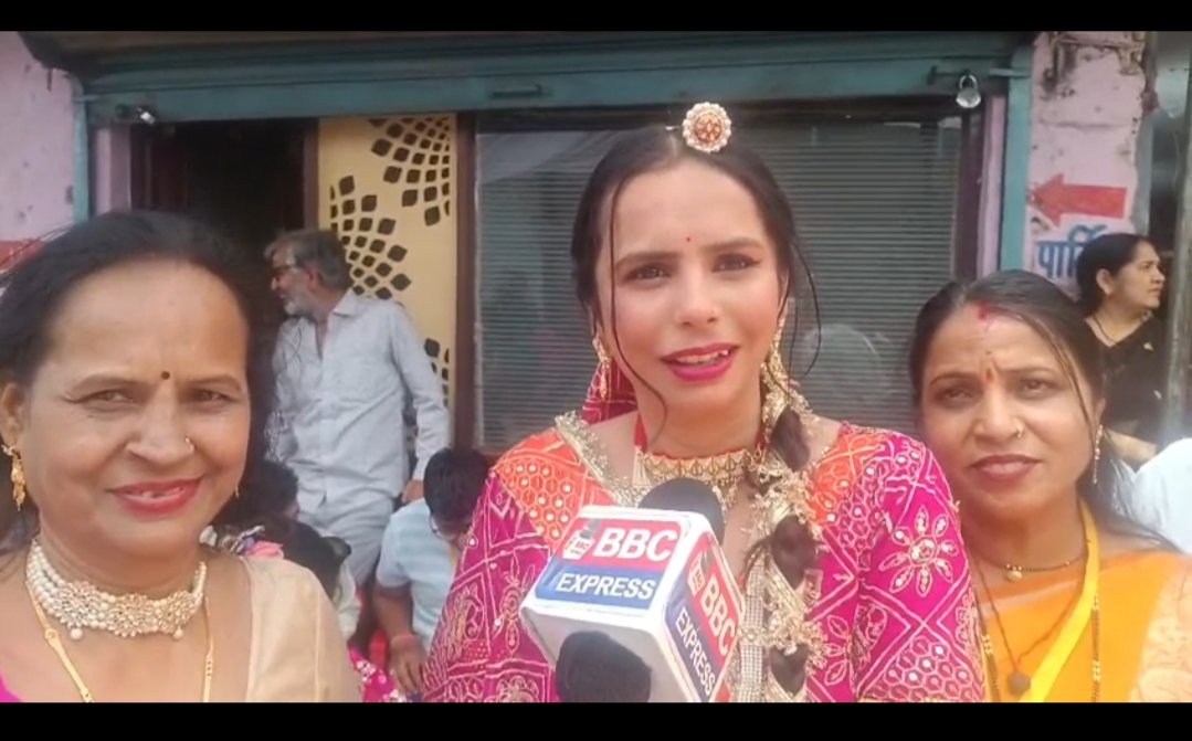 नेशन बुलेटिन धार। औदुम्बर ब्राह्मण समाज के चुनाव संपन्न -श्री योगेश द्विवेदी अध्यक्ष बने । नई दुल्हन ने भी मतदान कर जिम्मेदारी निभाई।