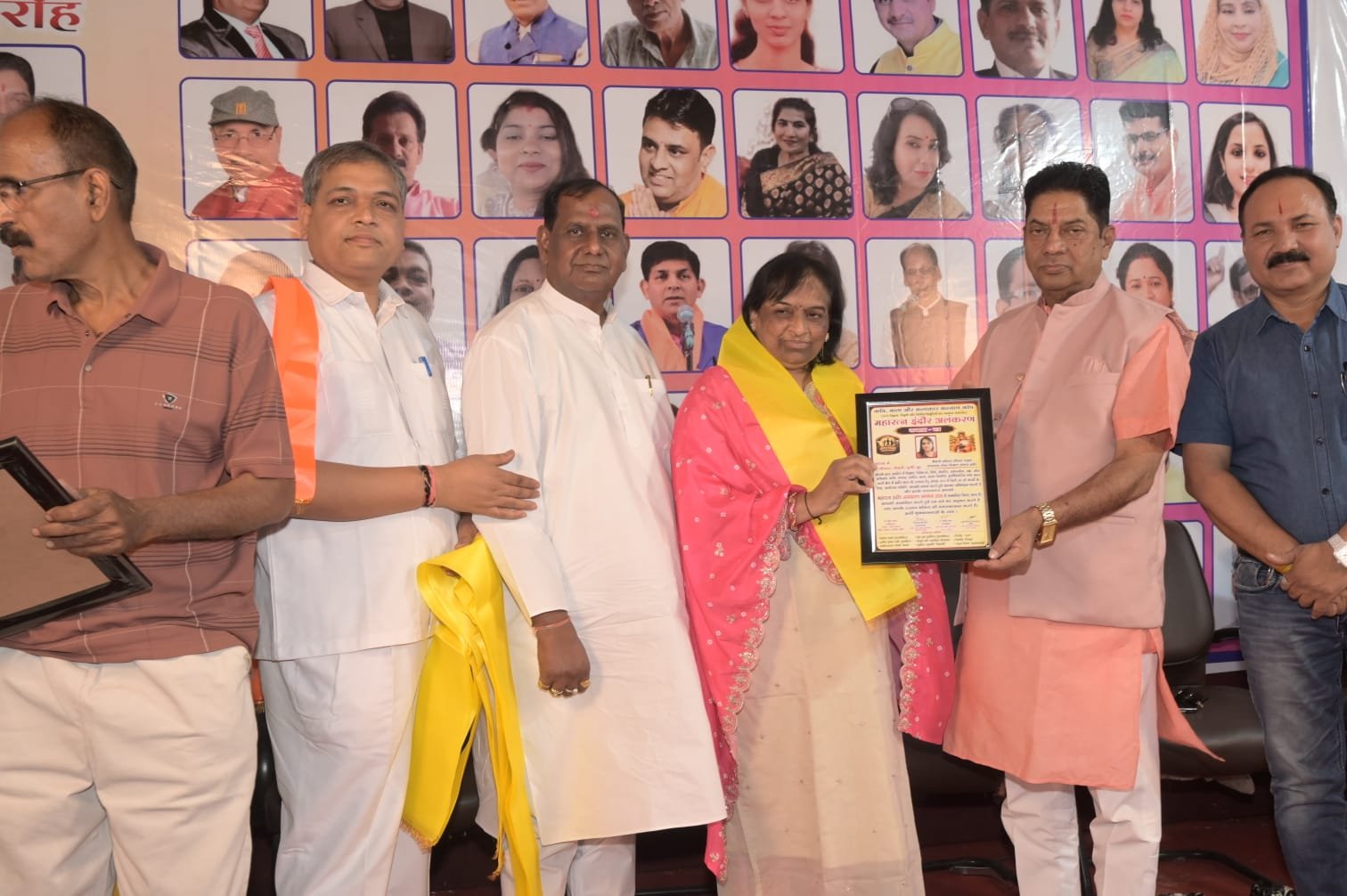 नेशन बुलेटिन धार। महारत्न इंदौर अलंकरण सम्मान समारोह 19 अप्रैल (रविवार) को हिंदी साहित्य समिति में हुआ आयोजित।