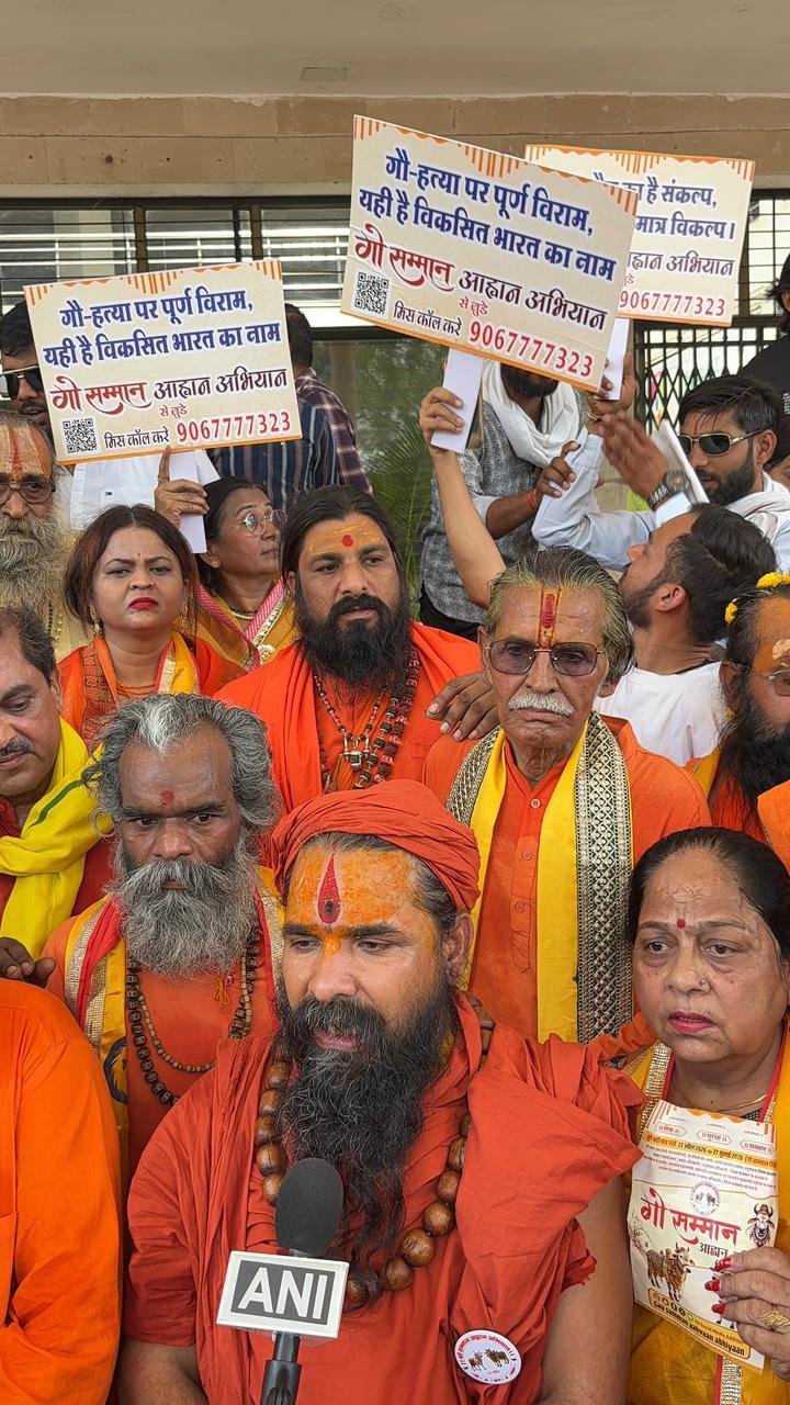 नेशन बुलेटिन धार।गौहत्या पर पूर्ण प्रतिबंध और ‘राष्ट्रीय गौ माता’ का दर्जा देने की मांग, इंदौर में संत समाज ने सौंपा ज्ञापन।