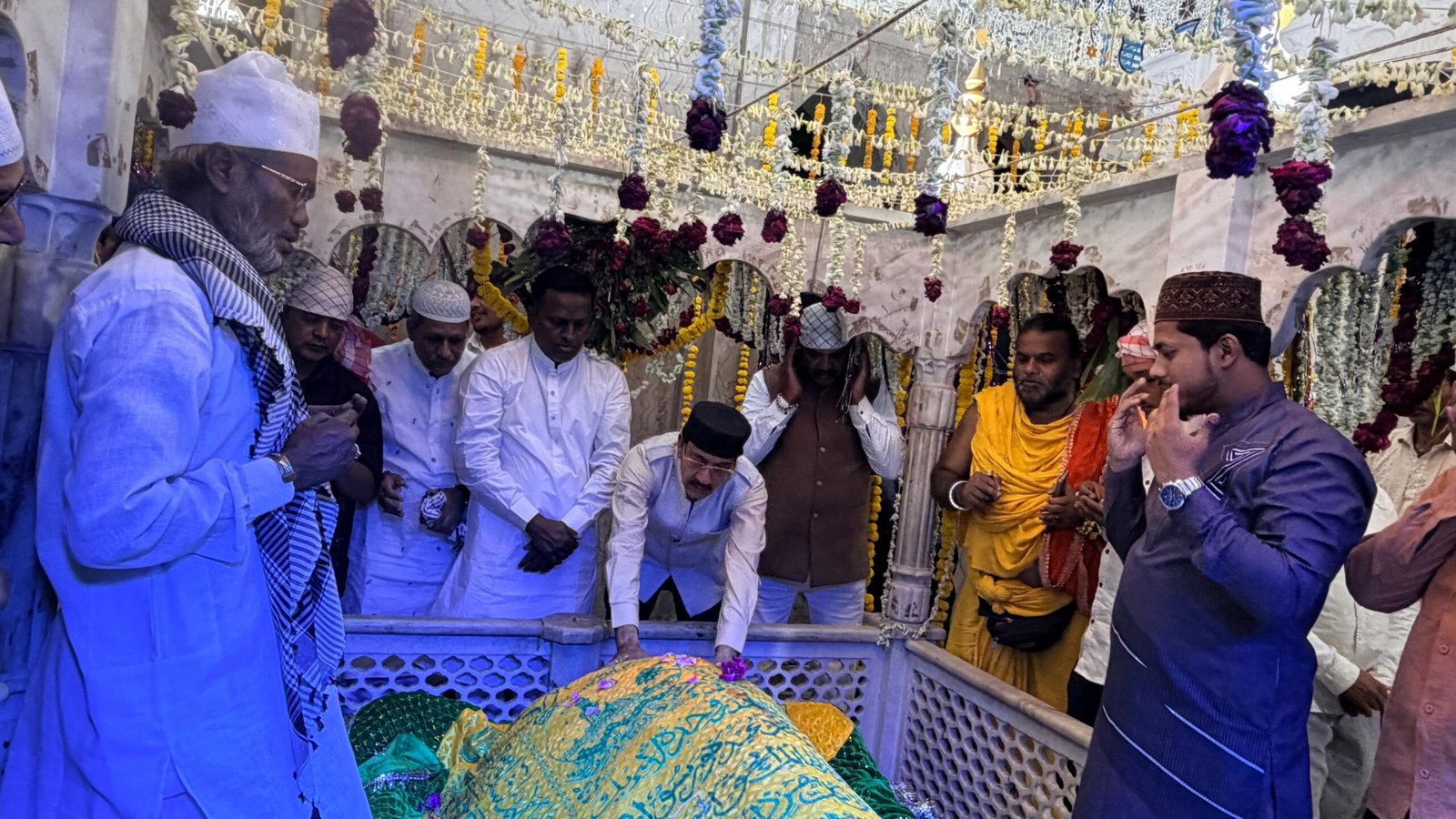 नेशन बुलेटिन धार। महेश्वर में सूफियाना कव्वाली की शानदार महफिल, समाजसेवियों का हुआ सम्मान।