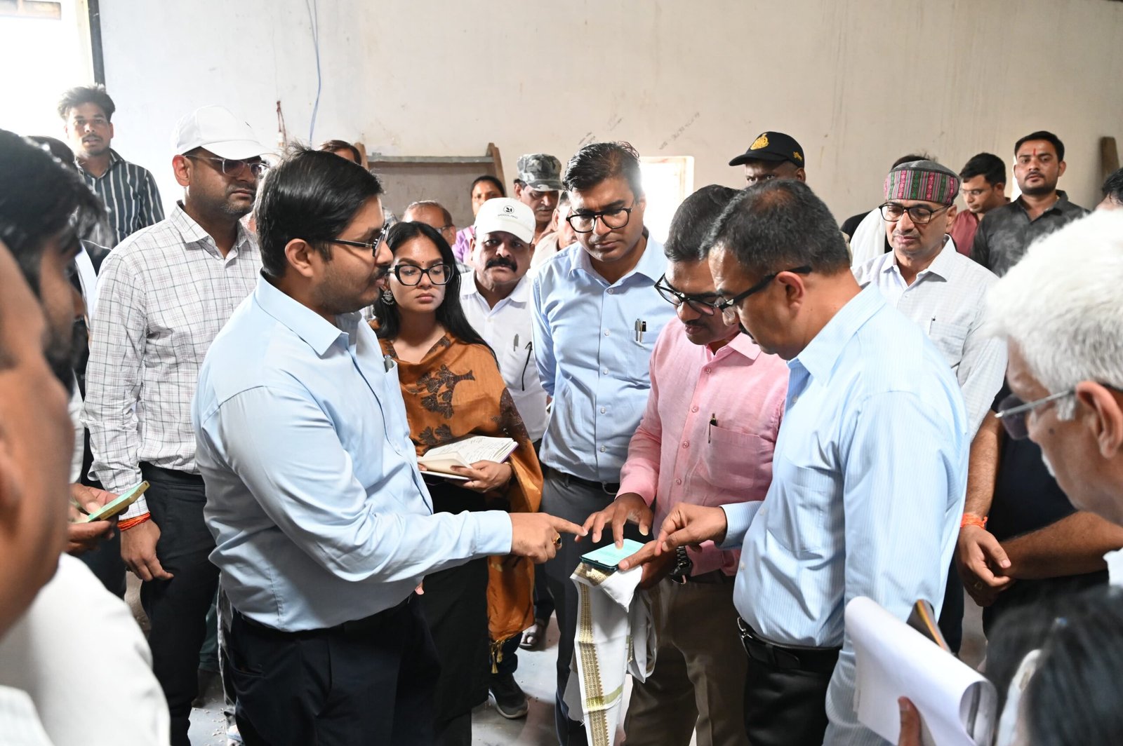 नेशन बुलेटिन धार। अपर मुख्य सचिव श्री अनुपम राजन ने धार जिले में उपार्जन केंद्रों और जल जीवन मिशन के कार्यों का किया निरीक्षण।