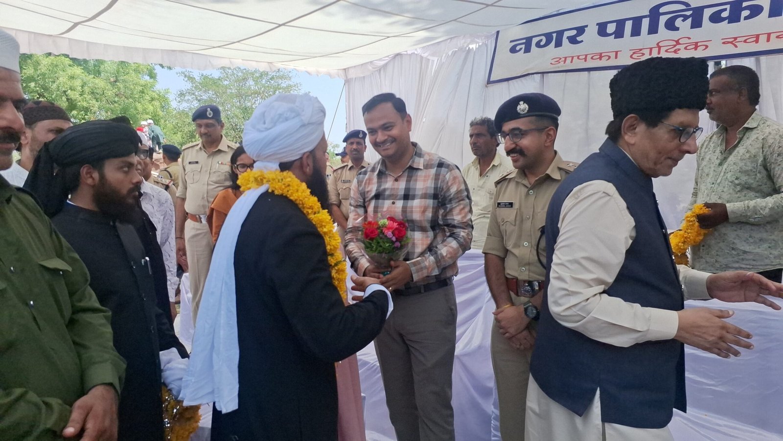 नेशन बुलेटिन धार। शाही लाट मस्जिद में अदा हुई ईद की नमाज़, देश में अमन-चैन की मांगी दुआ।