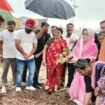 नेशन बुलेटिन धार। एक पेड़ मां के नाम” अभियान के तहत हुआ वृक्षारोपण, पर्यावरण संरक्षण का लिया संकल्प।