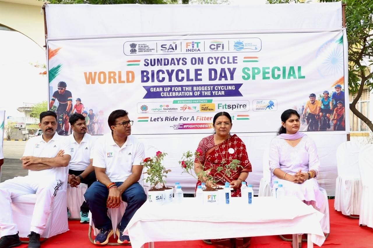 नेशन बुलेटिन धार।केंद्रीय मंत्री सावित्री ठाकुर ने दिखाई हरी झंडी, विश्व साइकिल दिवस पर निकली फिटनेस रैली।