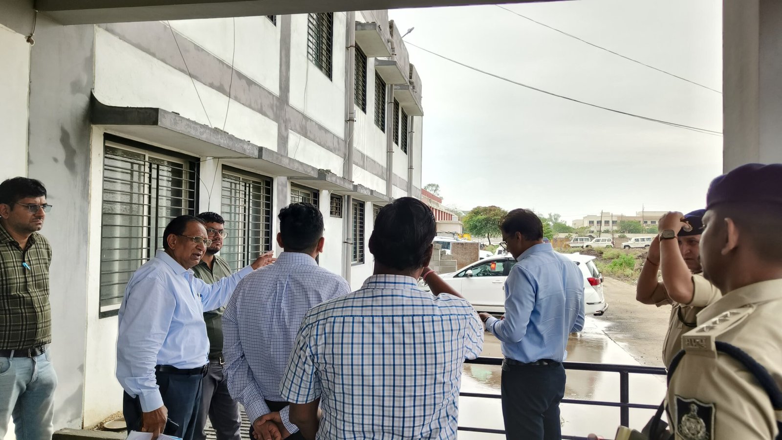 नेशन बुलेटिन धार। नीट पुनः परीक्षा को लेकर धार प्रशासन अलर्ट, कलेक्टर-एसपी ने किया केंद्रों का औचक निरीक्षण।