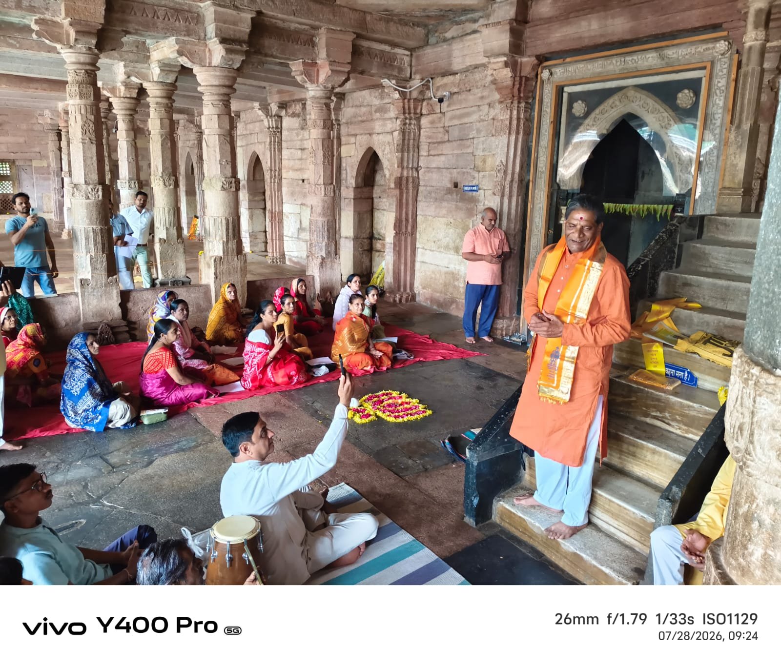 नेशन बुलेटिन धार। नियमित सत्याग्रह में राष्ट्रीय कवि देवकृष्ण जी व्यास द्वारा आरती ।