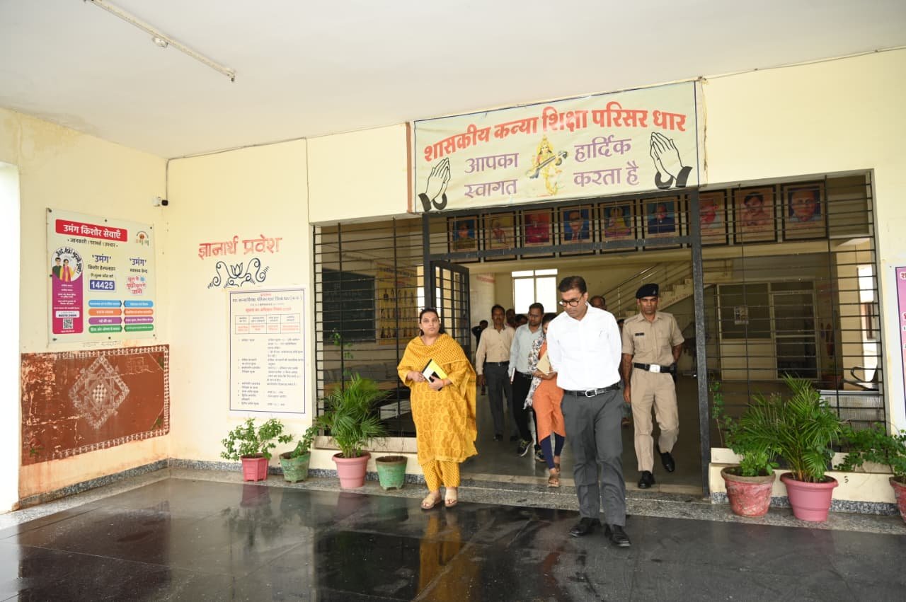नेशन बुलेटिन धार। कलेक्टर ने कन्या शिक्षा परिसर धार में पानी की तुरंत समस्या हल करने के दिए निर्देश।