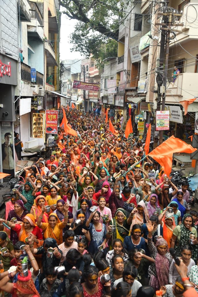 नेशन बुलेटिन धार। धार में मातृशक्ति ने निकाली विशाल कावड़ यात्रा।