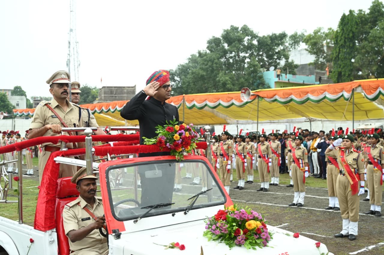 नेशन बुलेटिन धार। धार में हर्षोल्लास से मना 80वां स्वतंत्रता दिवस, किला मैदान में तिरंगे की शान और छात्रावास में नन्हीं छात्रा की देशभक्ति ने मोहा मन।