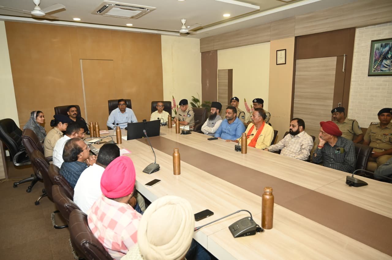 नेशन बुलेटिन धार। धार जिले में आगामी त्योहारों को लेकर शांति समिति की बैठक संपन्न; शांति, सौहार्द और कानून व्यवस्था बनाए रखने की अपील।