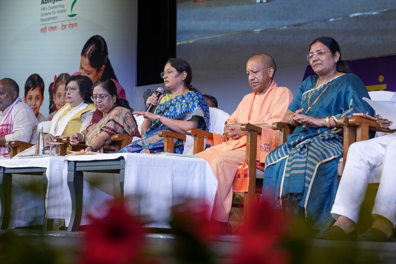नेशन बुलेटिन धार। मुख्यमंत्री योगी आदित्यनाथ जी के साथ काशी में सावित्री ठाकुर ने दिया ” सही पोषण – देश रोशन का संदेश