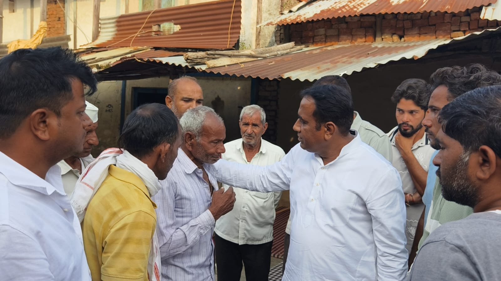 नेशन बुलेटिन धार। रतवा में युवक की संदिग्ध मौत, अवैध शराब के खिलाफ कांग्रेस ने खोला मोर्चा।