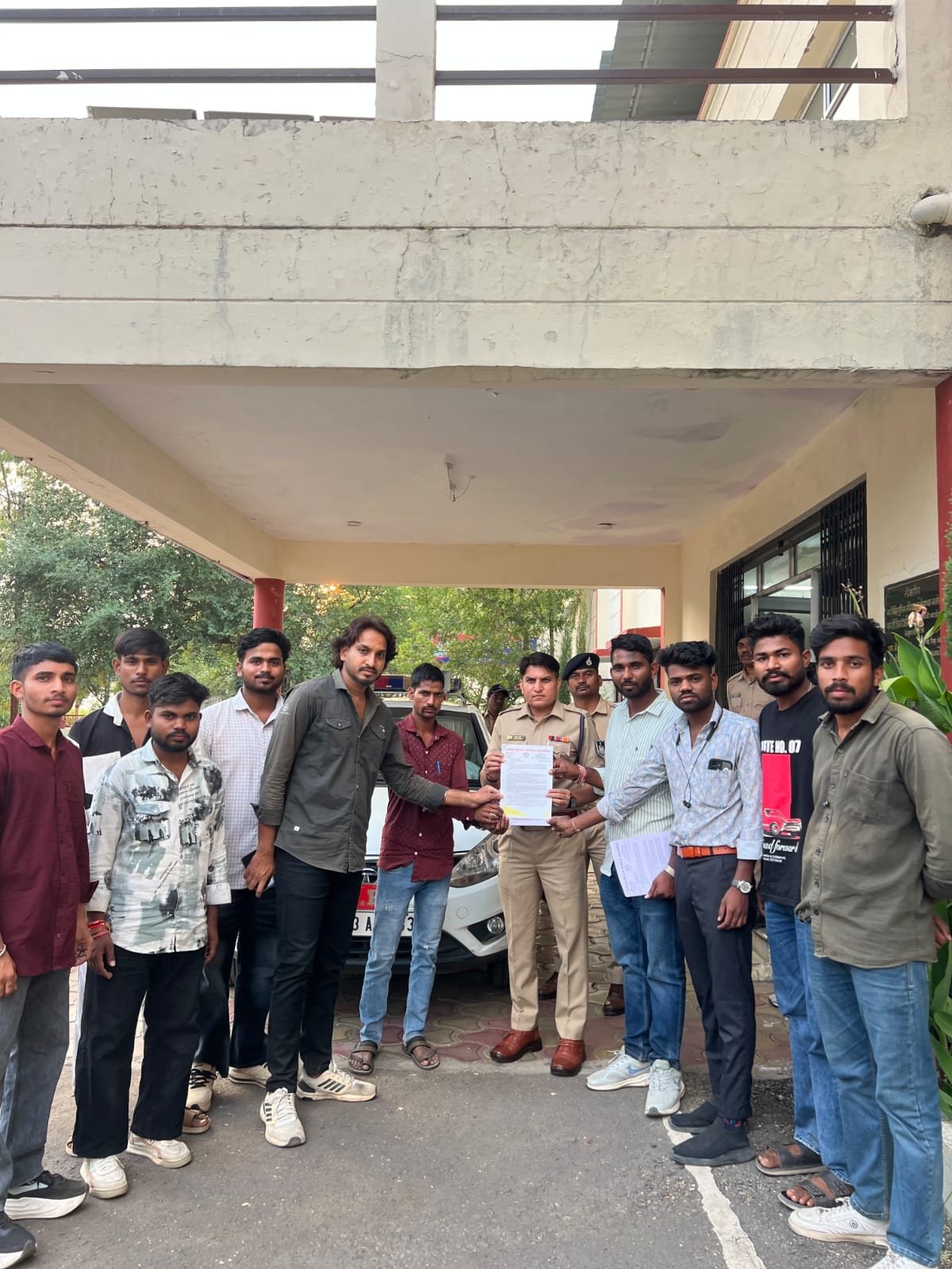नेशन बुलेटिन धार। आदिवासी समाज के पारंपरिक अभिवादन ‘जोहार’ पर अभद्र टिप्पणी के खिलाफ ACS ने सौंपा ज्ञापन, दोषी पुलिस निरीक्षक के निलंबन की मांग।