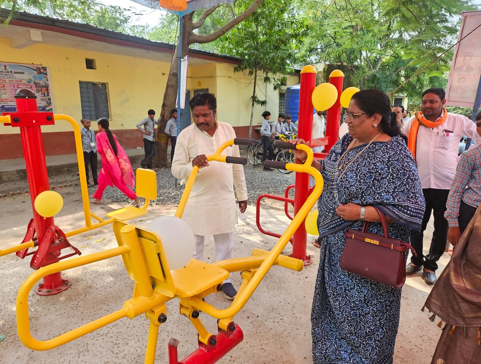 नेशन बुलेटिन धार। क्षेत्र के विकास को गति दे रहीं कैबिनेट मंत्री निर्मला भूरिया, झकनावदा को मिली ओपन जिम की सौगात।