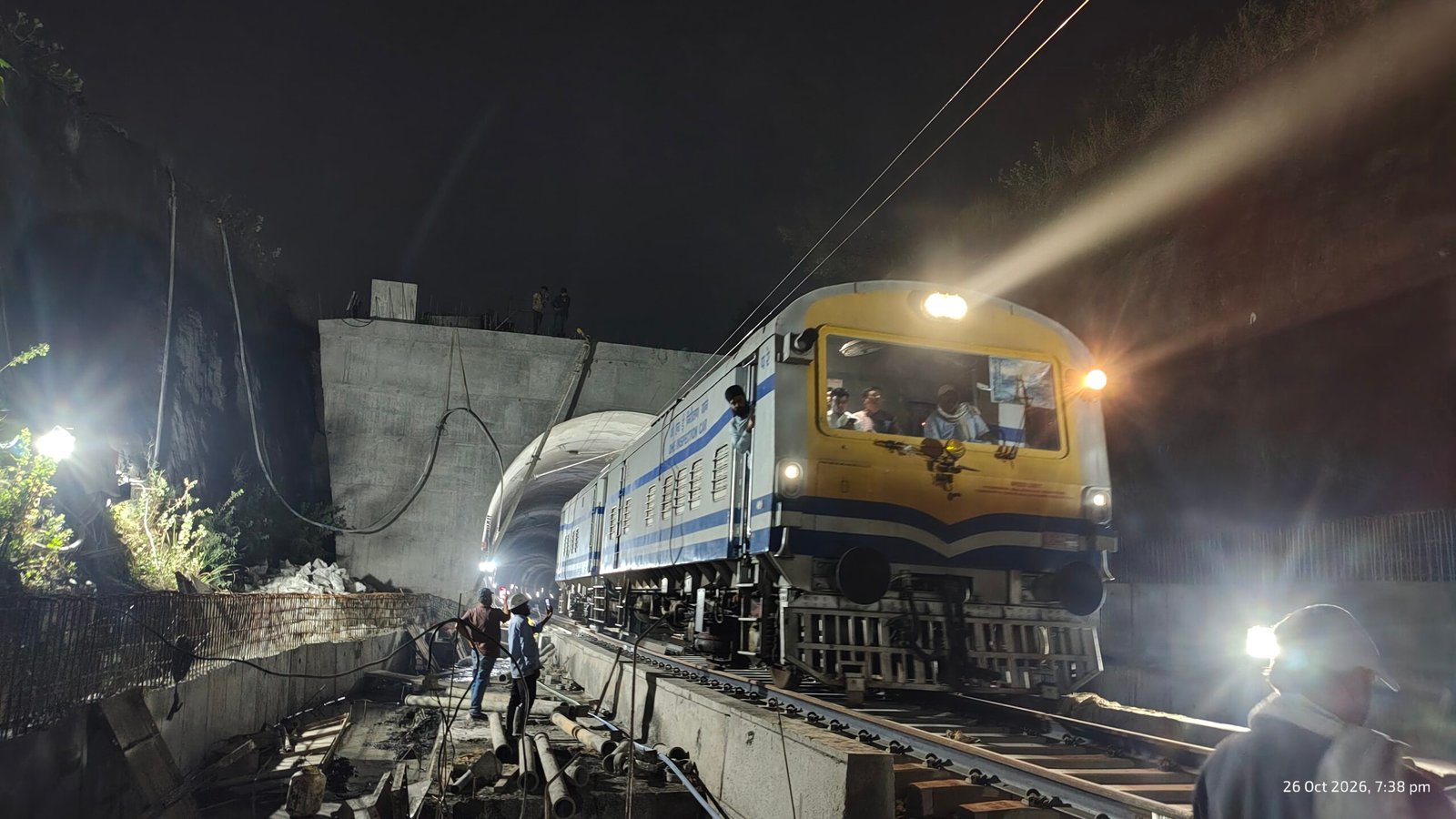 नेशन बुलेटिन धार। पीथमपुर की लगभग 3 किलोमीटर लंबी टीही टनल में रेलवे टावर वैगन का सफल परीक्षण।